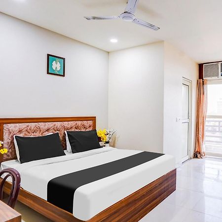 Hotel Super Collection O Sector 104 Noida Esterno foto
