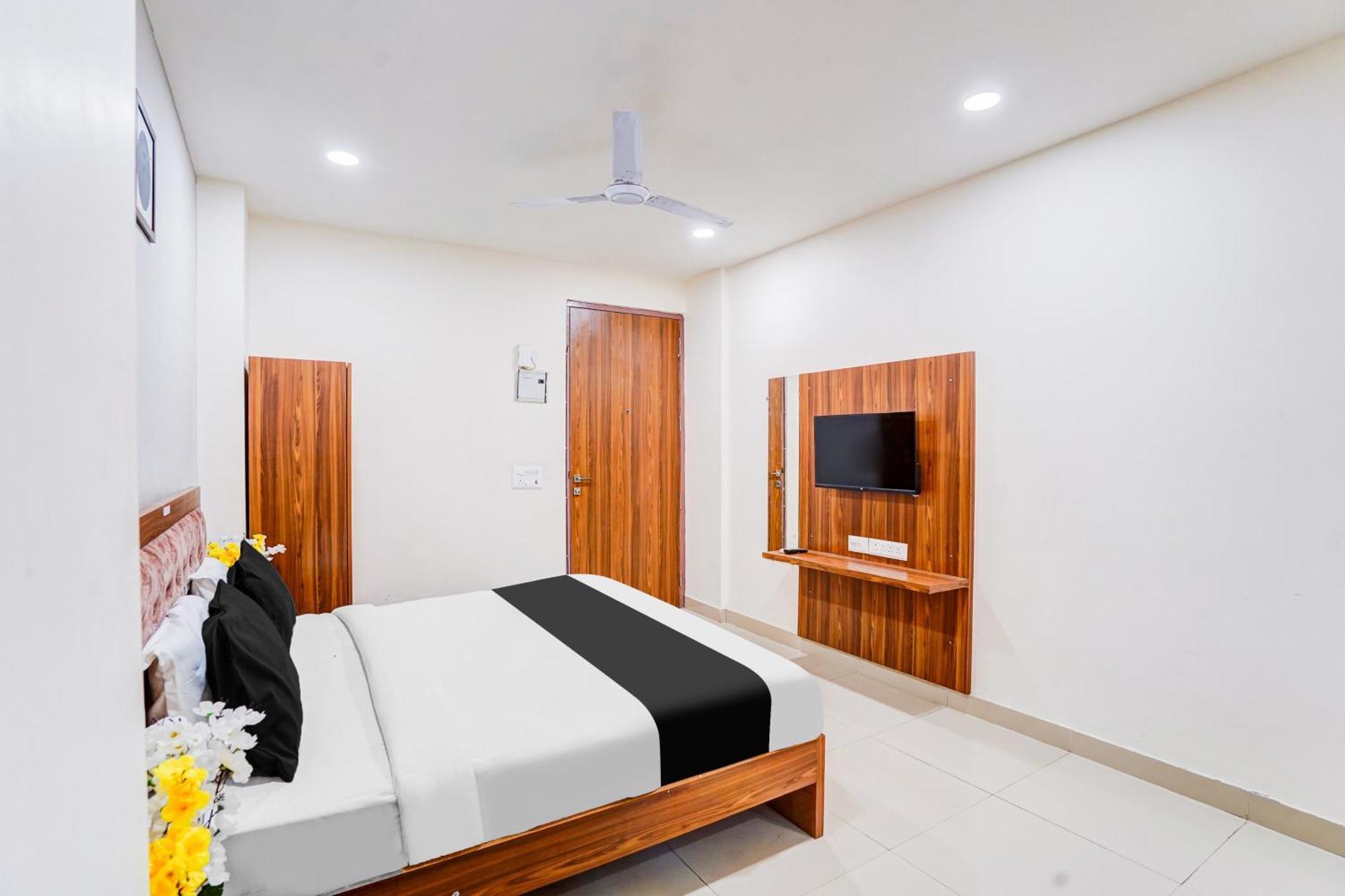 Hotel Super Collection O Sector 104 Noida Esterno foto