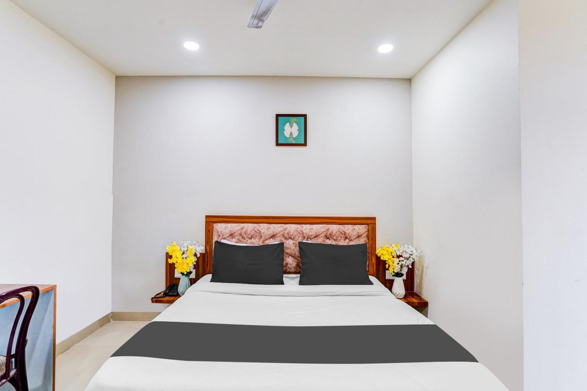 Hotel Super Collection O Sector 104 Noida Esterno foto